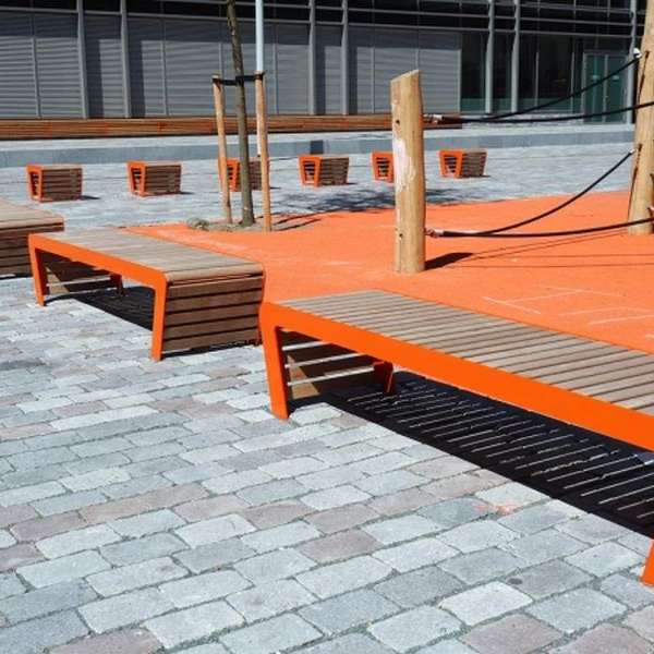 Straßenmobiliar FalcoLinea färbt den Amstel Campus Amsterdam orange