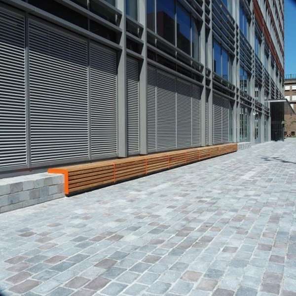 Straßenmobiliar FalcoLinea färbt den Amstel Campus Amsterdam orange