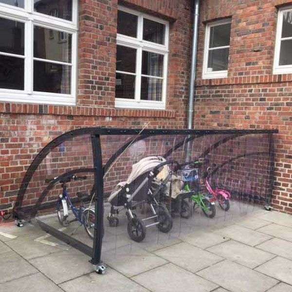 Kinderwagen trocken und überdacht in Düsseldorf