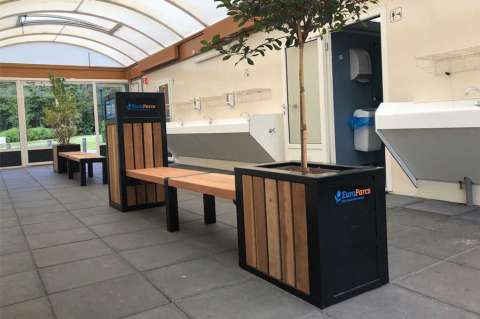 Sitzbank, Abfalleimer und Pflanzenkübel in einem