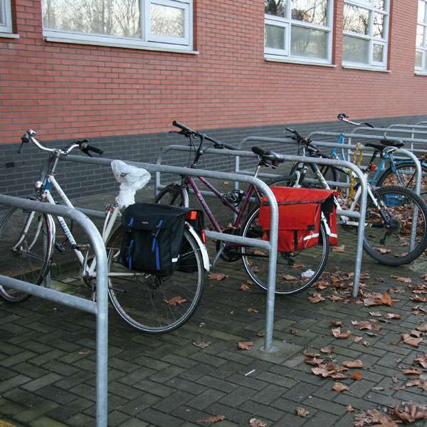 Fahrradparksysteme | Fahrradanlehnbügel | Fahrradanlehnbügel mit Zwischenrohr | image #6 |  