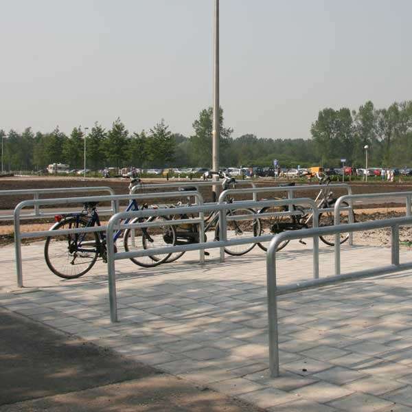 Fahrradparksysteme | Fahrradanlehnbügel | Fahrradanlehnbügel mit Zwischenrohr | image #7 |  