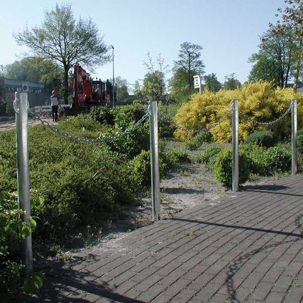 Verkehrsleiteinrichtungen | Absperrpfosten | Absperrpfosten mit Kette | image #3 |  