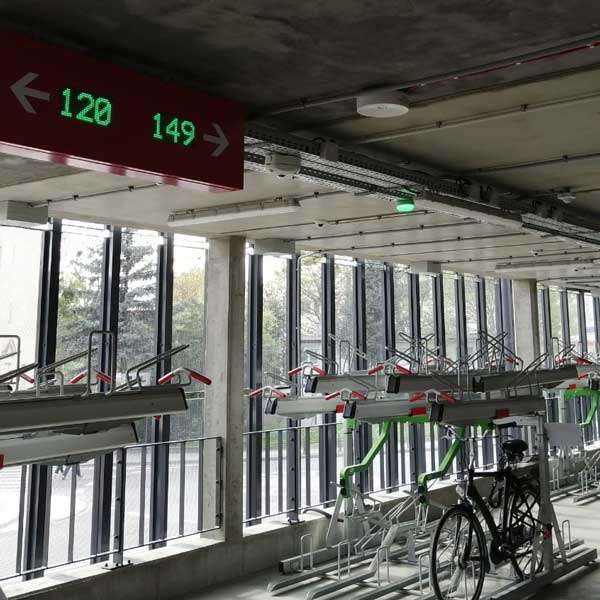 Innovatives Fahrradparkprojekt in Danzig mit Falco Doppelstockparkern