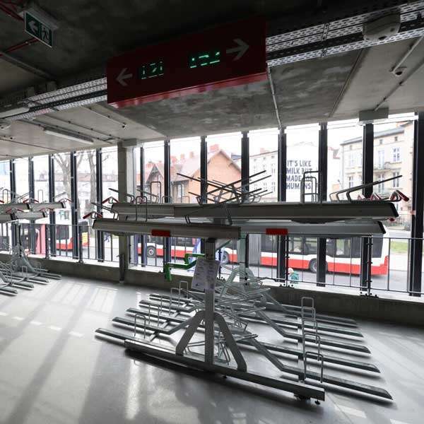 Innovatives Fahrradparkprojekt in Danzig mit Falco Doppelstockparkern