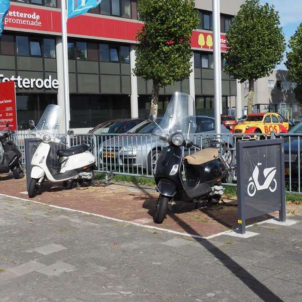 verkeersvoorziening scooter parkeerplek afzethek afzetpaneel afzetelement