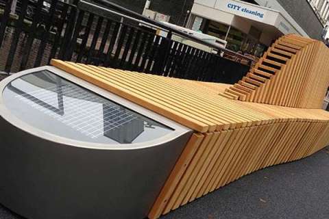 Spaceshuttle-Bank zu Ehren des Astronauten Wubbo Ockels