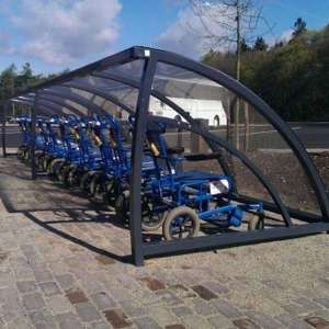 Kinderwagen- und Rollstuhlunterstand für Freilichtmuseum