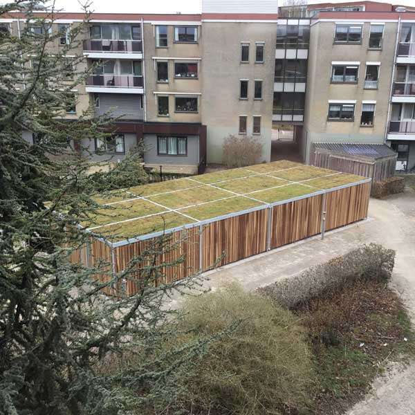 Elektromobil Überdachung mit Gründach für eine Senioreneinrichtung