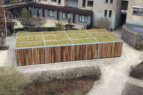 Elektromobil Überdachung mit Gründach für eine Senioreneinrichtung