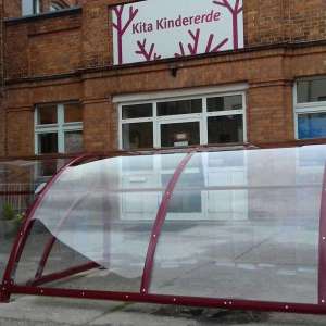 Kinderwagenunterstand FalcoRoller für die Kita Kindererde in Berlin