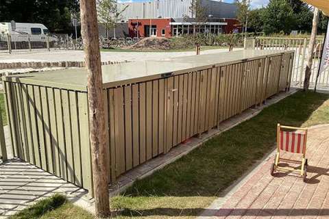 Vollständige Ausstattung eines Schulhofes