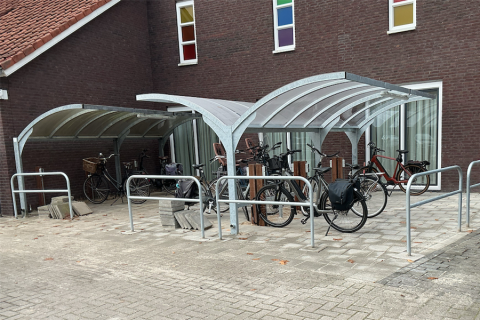 Vom Autoparkplatz zum Fahrrad-Hub: Nachhaltige Erweiterung bei Sint Maarten in Weerselo