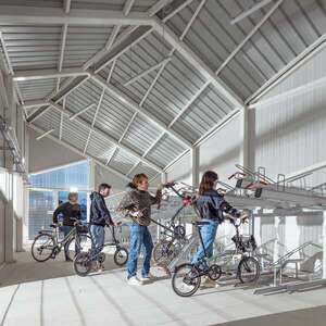Nachhaltige Mobilität bei Fahrradstation in Cuneo