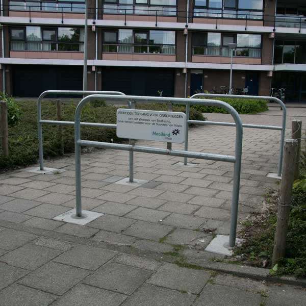 verkeersvoorzieningen geleidehekken tussenbuis verkeersgeleiders