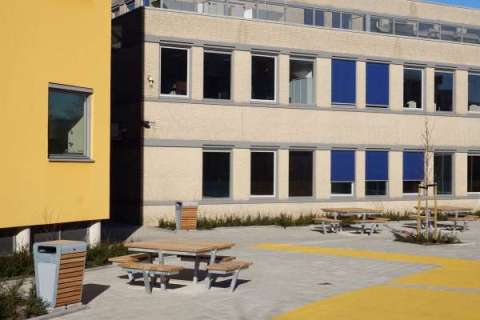 Stadtmobiliar für Schulhof Alkwin College