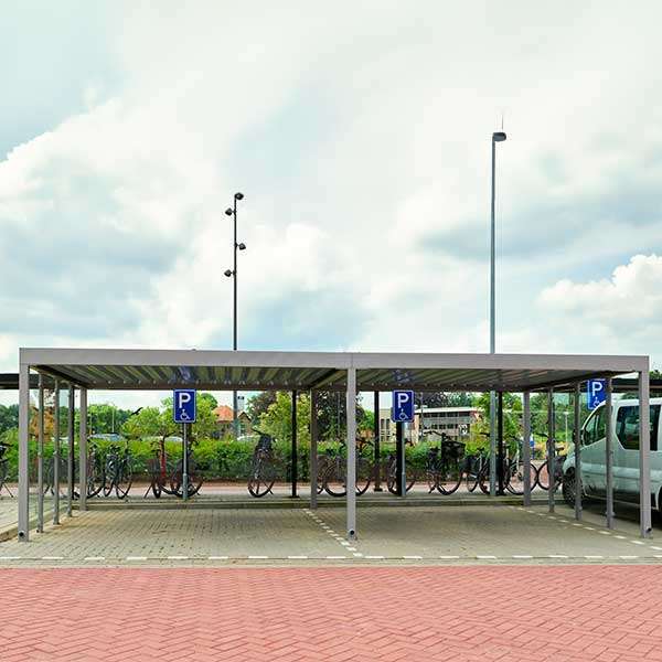 Hochwertiges Stadtmobiliar und Fahrradparksysteme für das Saxenburgh Krankenhaus in Hardenberg