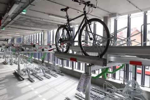 Innovatives Fahrradparkprojekt in Danzig mit Falco Doppelstockparkern