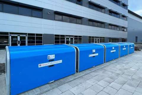 Harper Collins Verlag erhält FalcoPod Fahrradboxen, einen Warte- und Raucherunterstand und eine Mülleinhausung