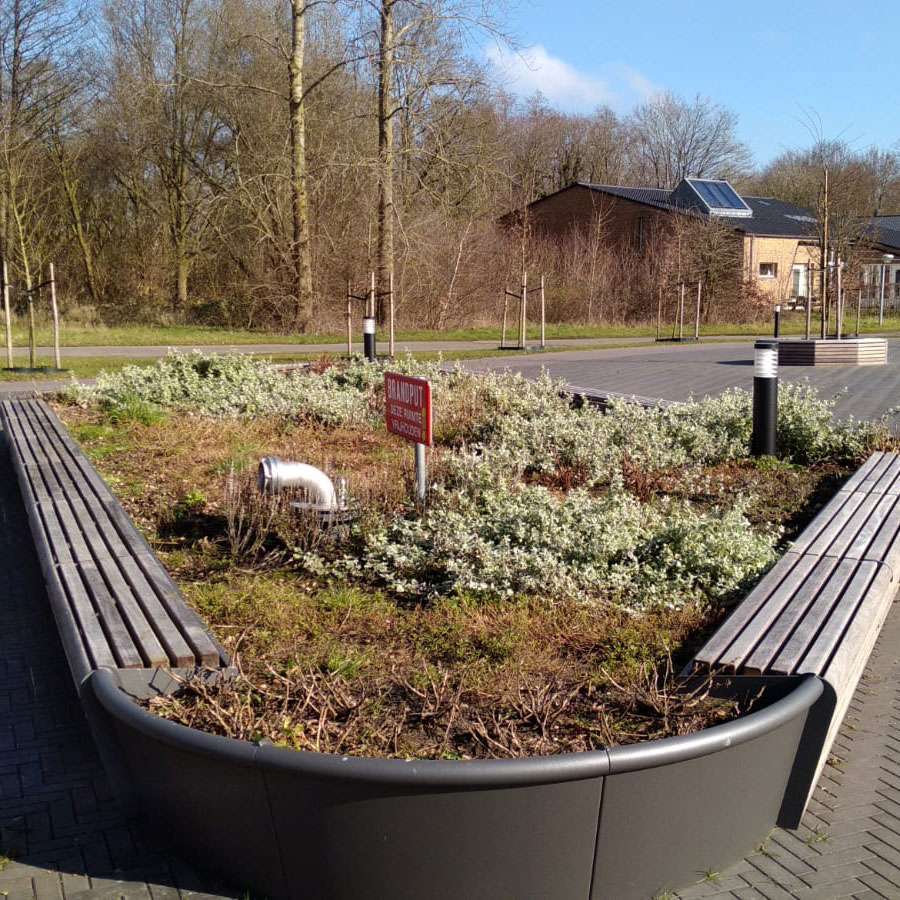 FalcoFlora Beeteinfassung mit Stadtmobiliar