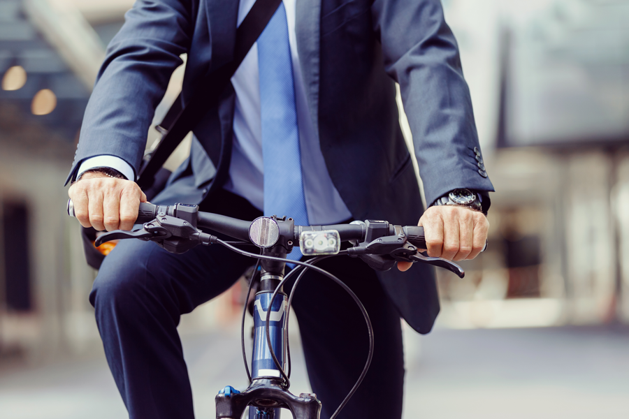 Mit dem Fahrrad zur Arbeit: Warum Unternehmen jetzt in Fahrradinfrastruktur investieren sollten