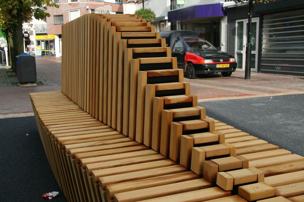 Spaceshuttle-Bank zu Ehren des Astronauten Wubbo Ockels