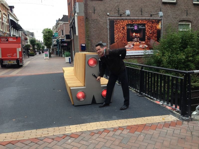 Spaceshuttle-Bank zu Ehren des Astronauten Wubbo Ockels