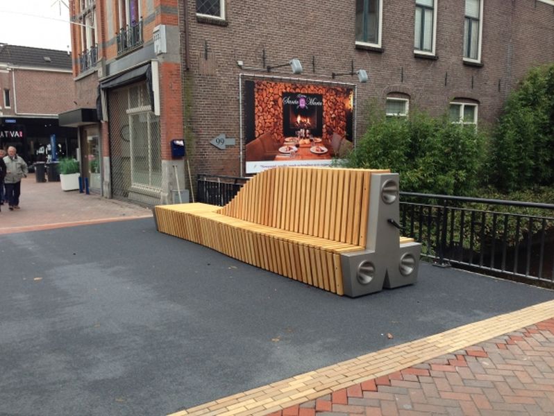 Spaceshuttle-Bank zu Ehren des Astronauten Wubbo Ockels