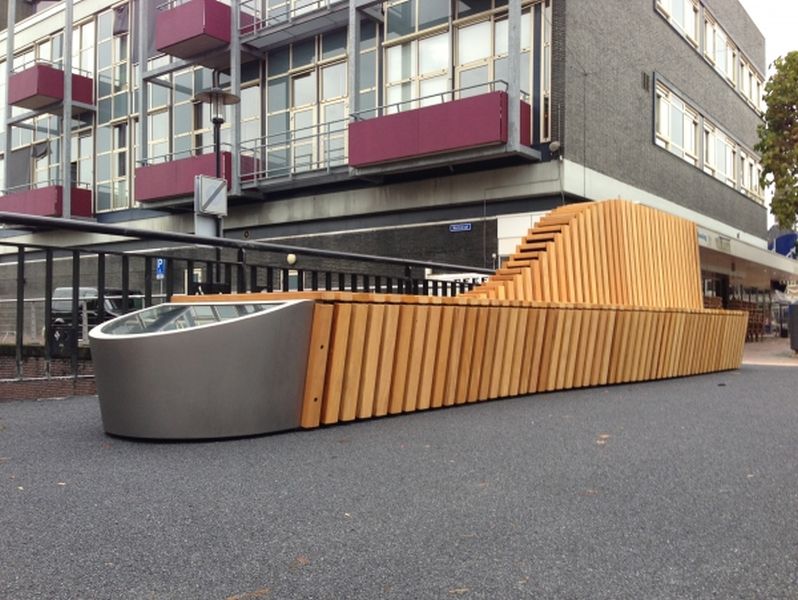 Spaceshuttle-Bank zu Ehren des Astronauten Wubbo Ockels