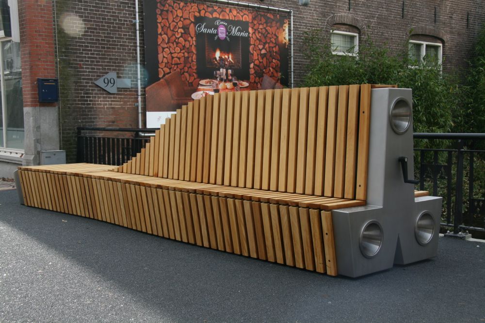 Spaceshuttle-Bank zu Ehren des Astronauten Wubbo Ockels