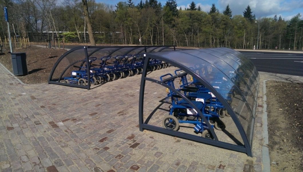 Kinderwagen- und Rollstuhlunterstand für Freilichtmuseum