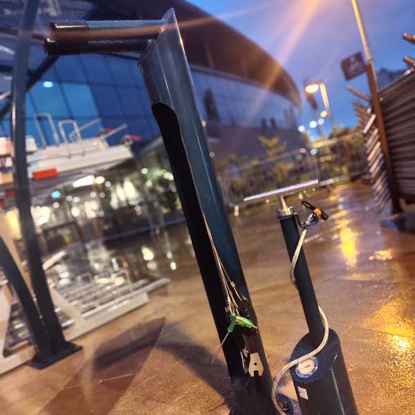 Fahrradparken an einem englischen Bahnhof