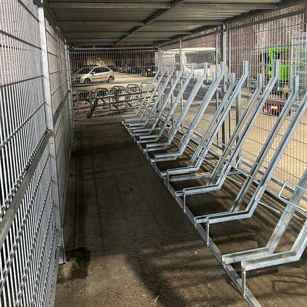 Fahrradparken an einem englischen Bahnhof