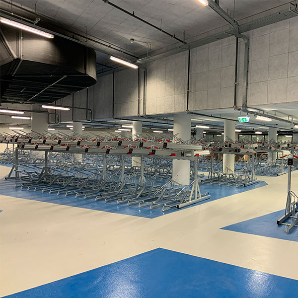 Kompaktes Fahrradparken in Amsterdam: Neuer Fahrradparkkomplex für Booking.com