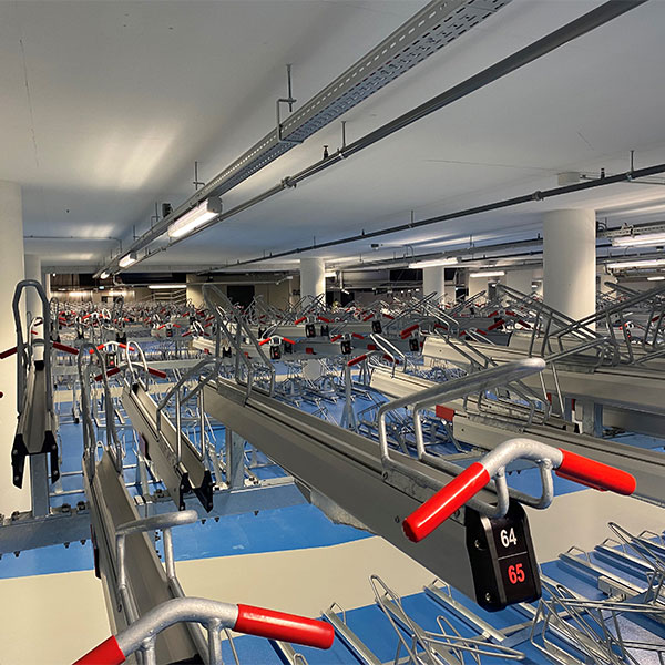 Kompaktes Fahrradparken in Amsterdam: Neuer Fahrradparkkomplex für Booking.com