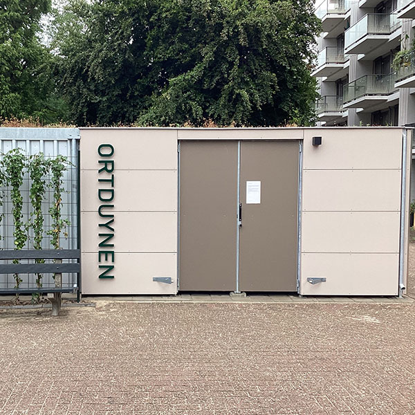 Modernes Fahrradpark- und Containerlagersystem für renovierten Apartmentkomplex in Den Bosch