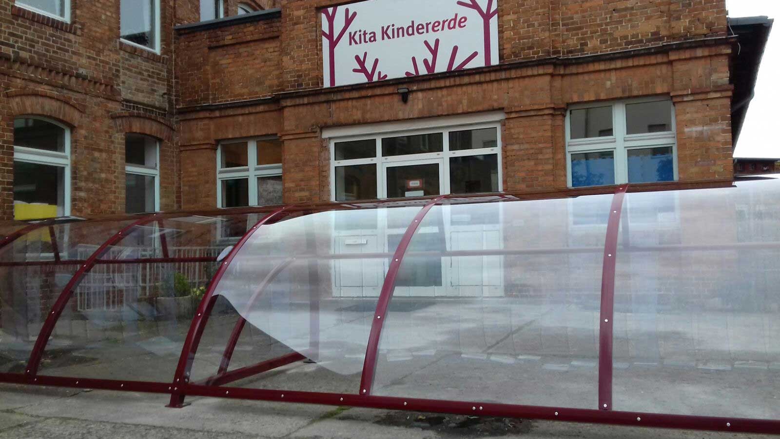 Kinderwagenunterstand FalcoRoller für die Kita Kindererde in Berlin