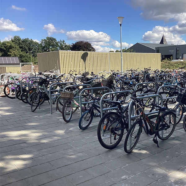 Vollständige Ausstattung eines Schulhofes