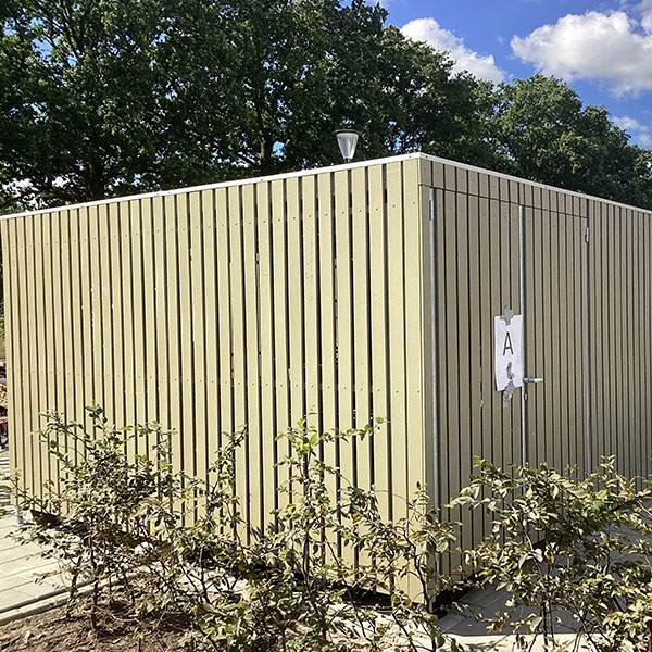 Vollständige Ausstattung eines Schulhofes