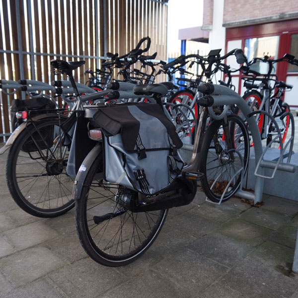 81355_Fahrradparksystem_FalcoIon_Fahrradst_nder_Aufladestation_f_r_E_Bikes