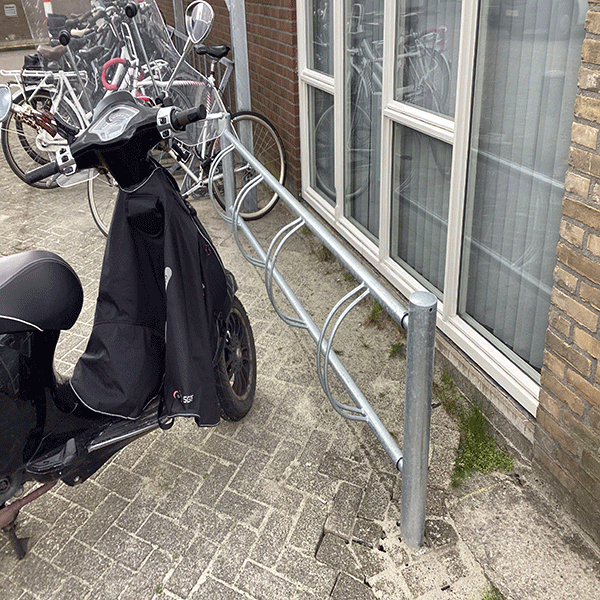 Transparentes Fahrradparken am Einkaufszentrum in Groningen
