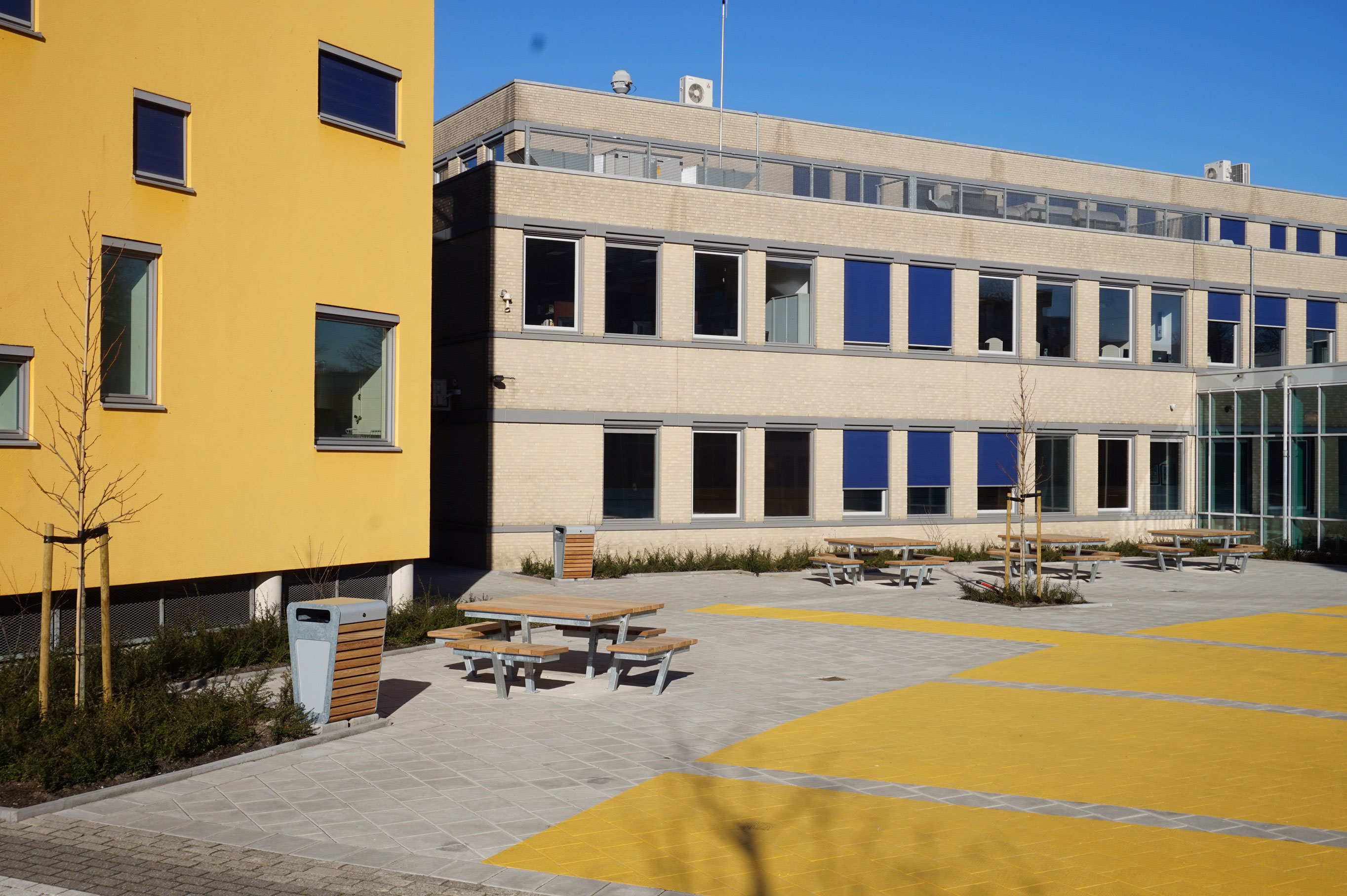 Stadtmobiliar für Schulhof Alkwin College