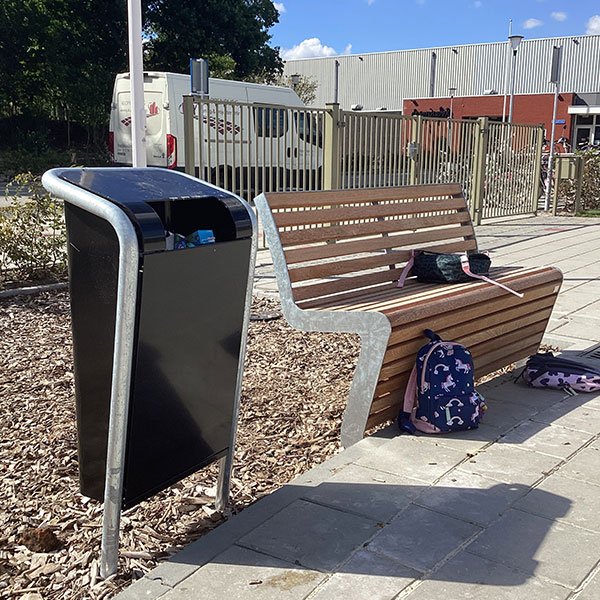 Vollständige Ausstattung eines Schulhofes