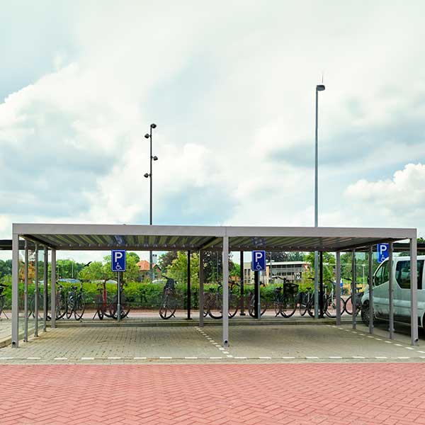 Hochwertiges Stadtmobiliar und Fahrradparksysteme für das Saxenburgh Krankenhaus in Hardenberg