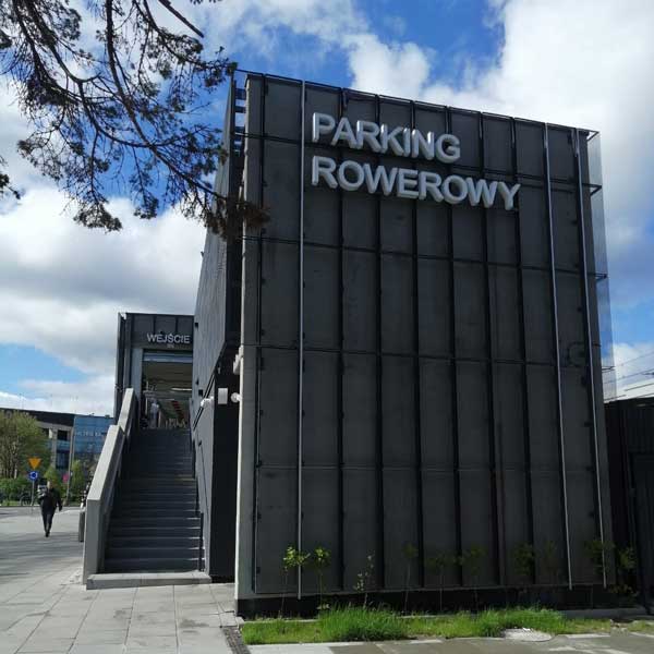 Innovatives Fahrradparkprojekt in Danzig mit Falco Doppelstockparkern