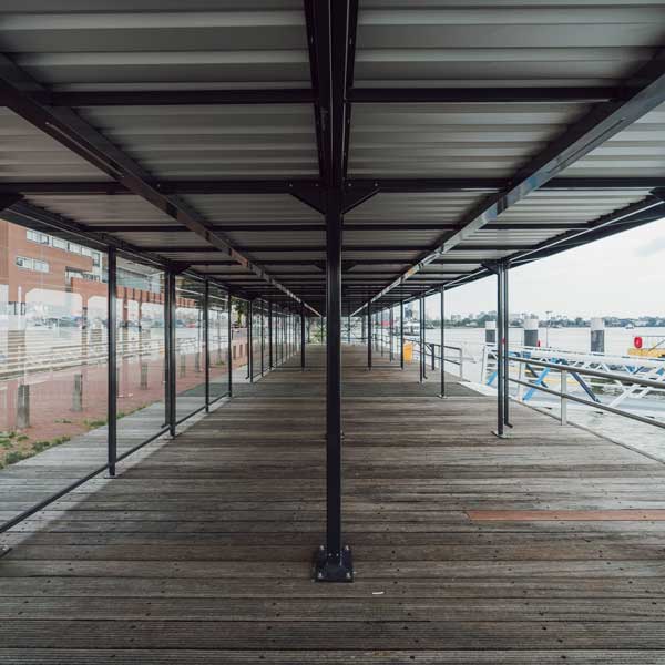 Falco Überdachung: komfortabler Warteraum in Rotterdam