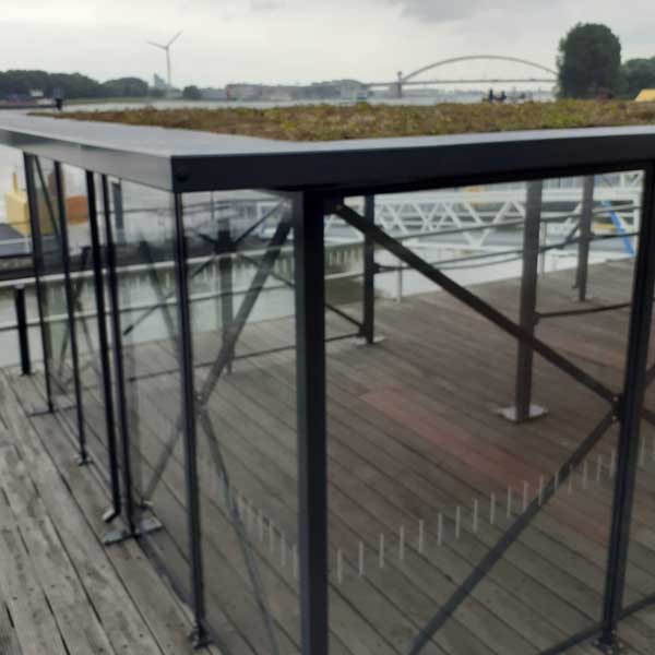 Falco Überdachung: komfortabler Warteraum in Rotterdam