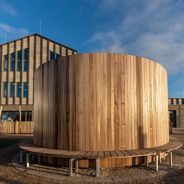 Runde Überdachung für IKC Kinderzentrum