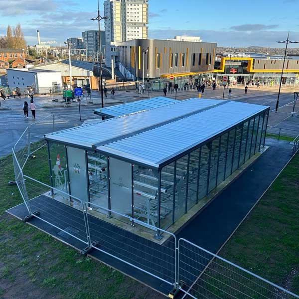 Falco U.K. installiert moderne Fahrradstation am Bahnhof Wolverhampton