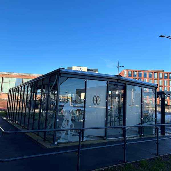 Falco U.K. installiert moderne Fahrradstation am Bahnhof Wolverhampton